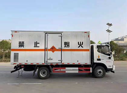 科尔沁右翼中爆破器材运输车